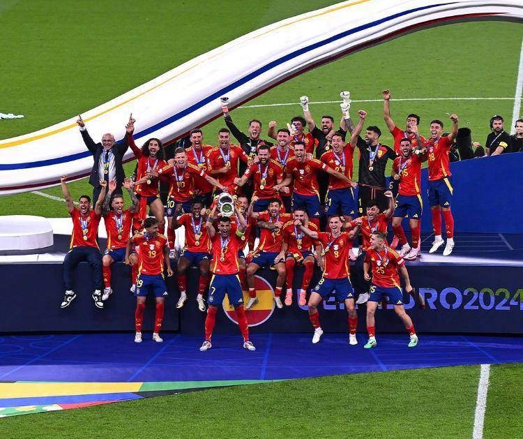 荷兰女足横扫西班牙，欧洲杯争冠热门