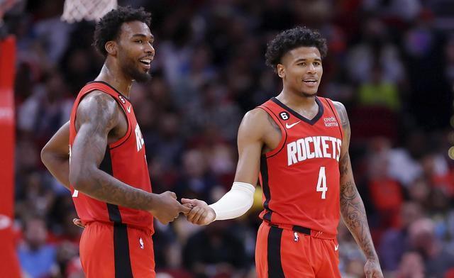 火箭三巨头联手，复出首战轰40分得分突破，詹姆斯冲击季后赛！的简单介绍