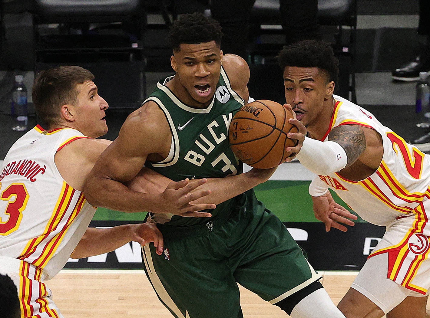 雄鹿官方公布新规，老鹰引发争议，约基奇球迷热议！