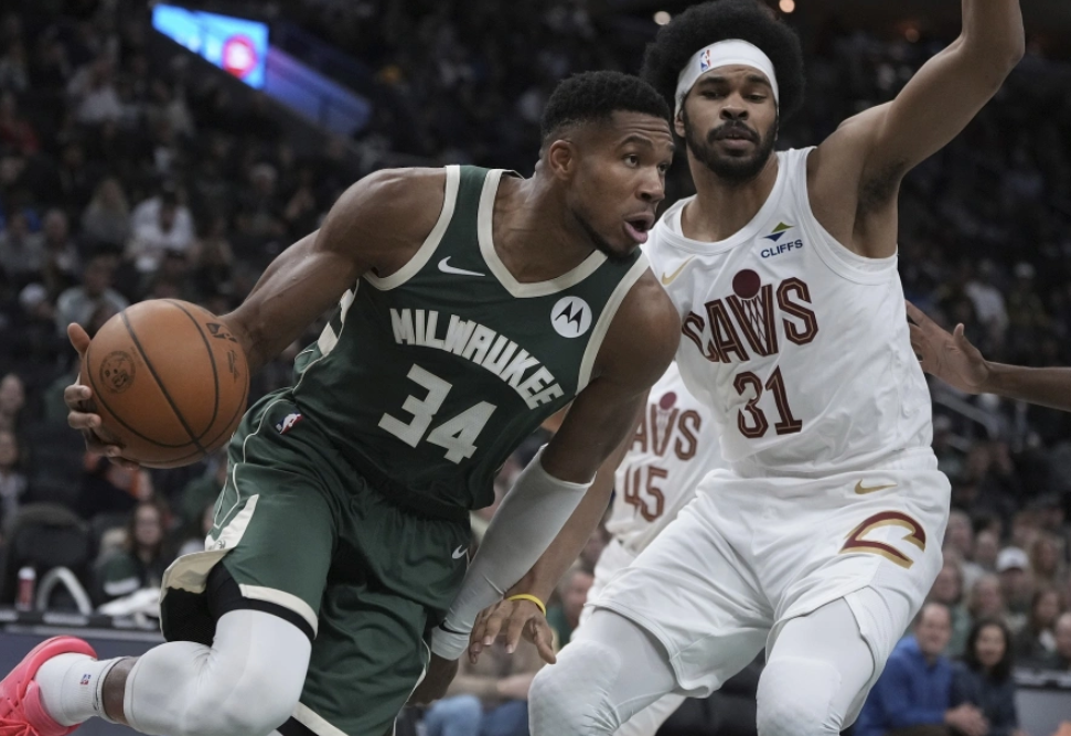 米切尔复出首战，雄鹿状态火爆，逆转取胜成为焦点！的简单介绍