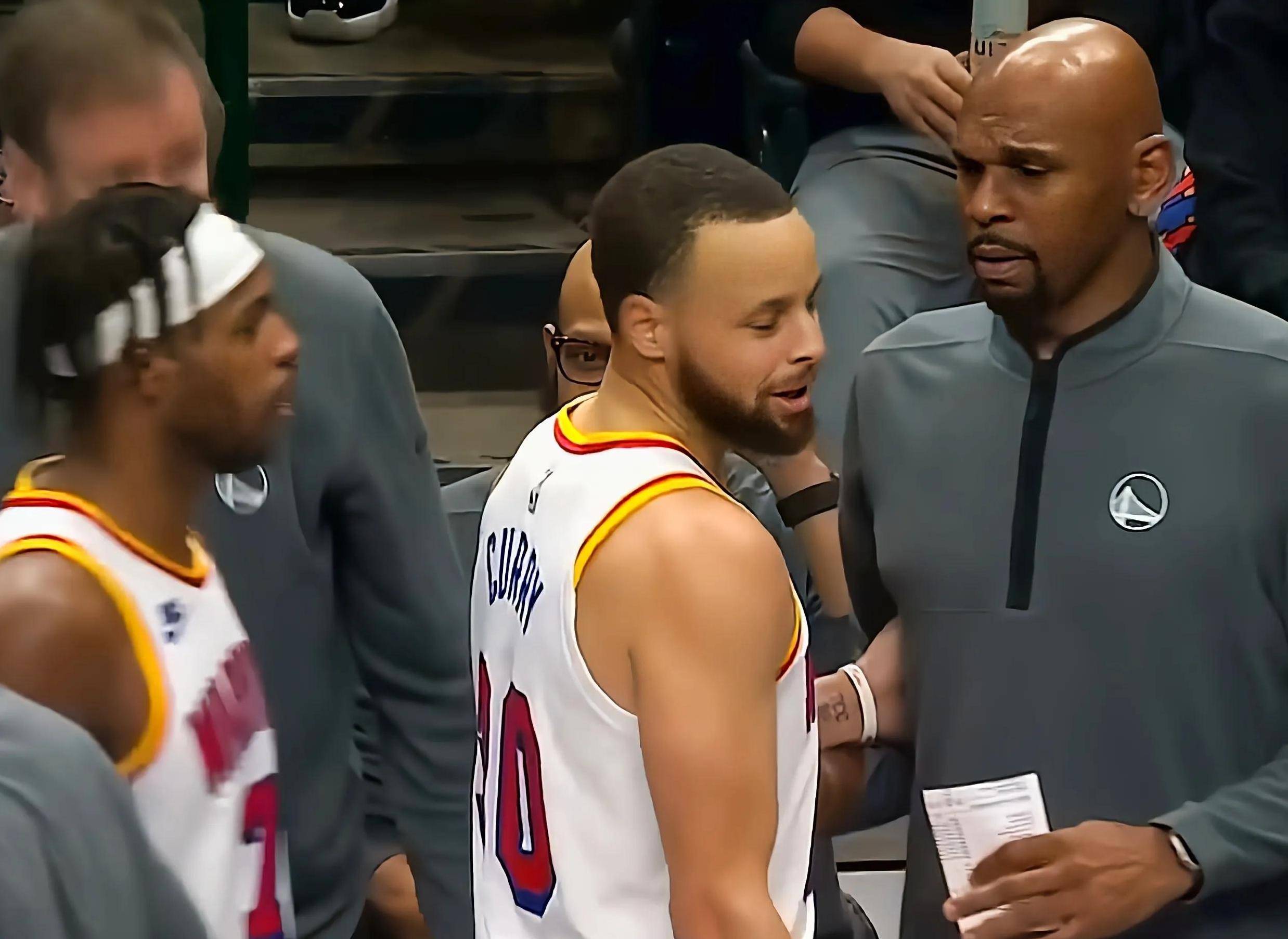 库里巅峰对决，梅西与50激战独行侠分钟，突破纪录胜负难料！